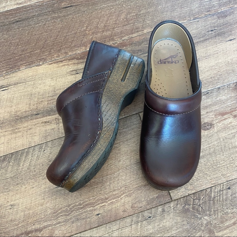 Dansko brown leather professional clogs size 37/ 6.5-7